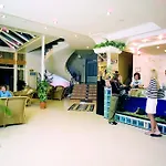 Risus Suit Hotel
