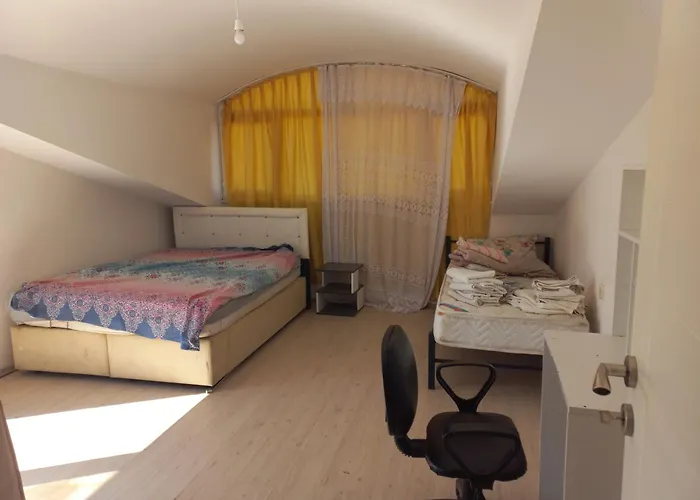 Comfort Rooms - Whole Appartments - Shared Kitchen - Airport Shuttle Bookable