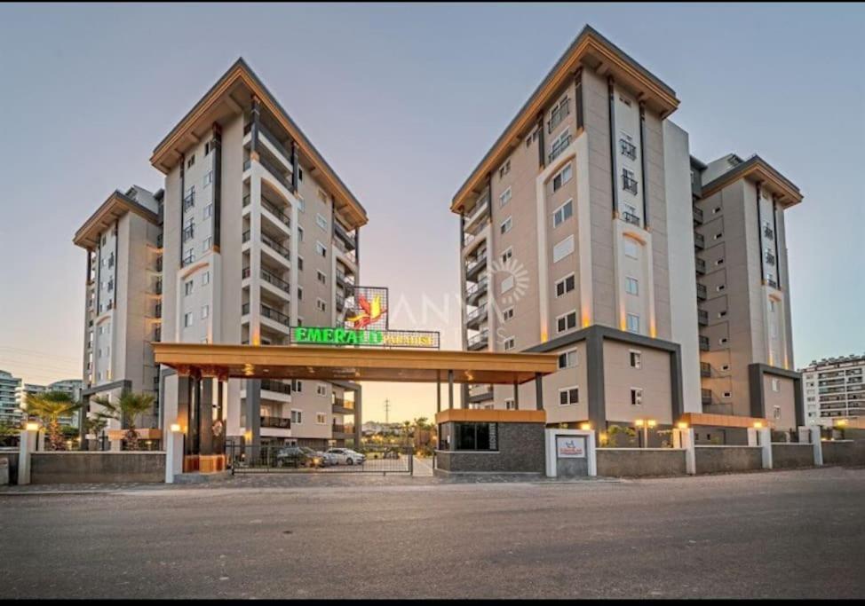 Emerald Paradise
