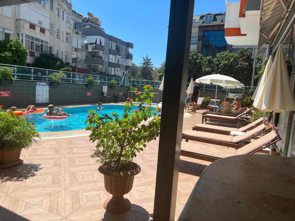 Cleopatra King Aparthotel 4*