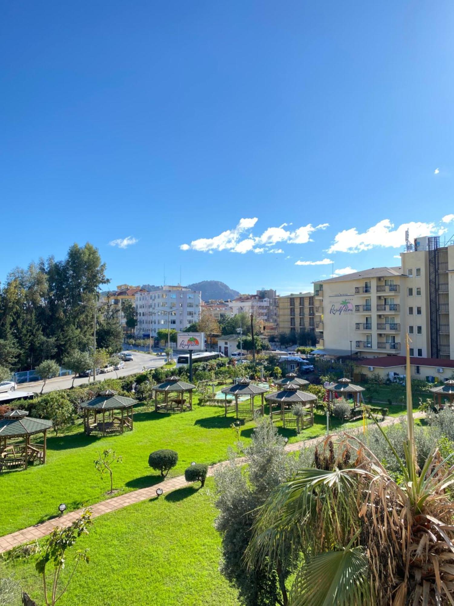 Zerrin Hanim - 1 Minute From Kleopatra Beach Daire