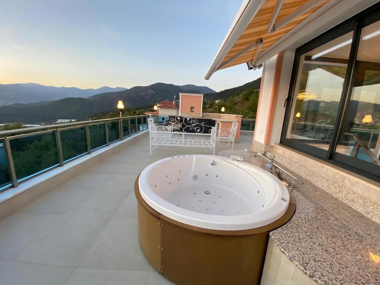 - Luxux - Rooftop - Terrasse - Whirlpool - Pool Villa *