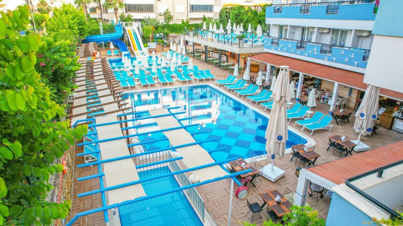 Club Big Blue Hotel