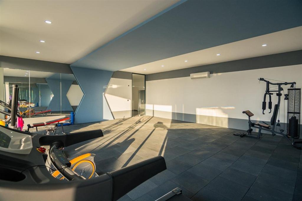 0036 Exodus In A Complex With Pool, Gym And , Mahmutlar *