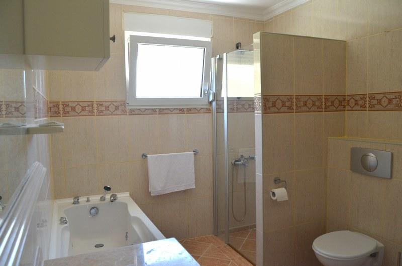 Villa Gold Bau 2
