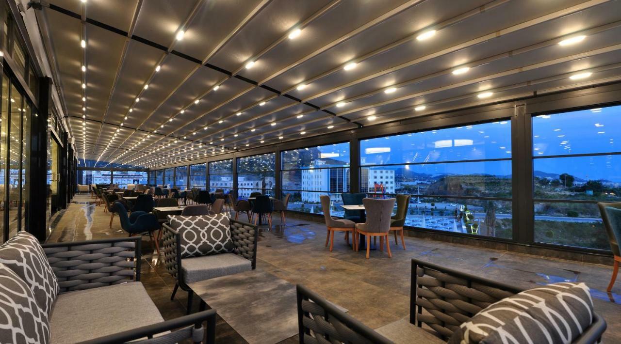 Campus Hill 5*