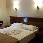 Midi Suites & Hotels