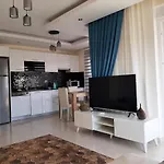 Lory Queen Luxury Apartment Near The Sea