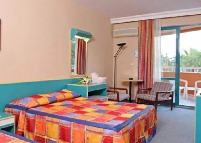 Merlin Beach Park Hotel