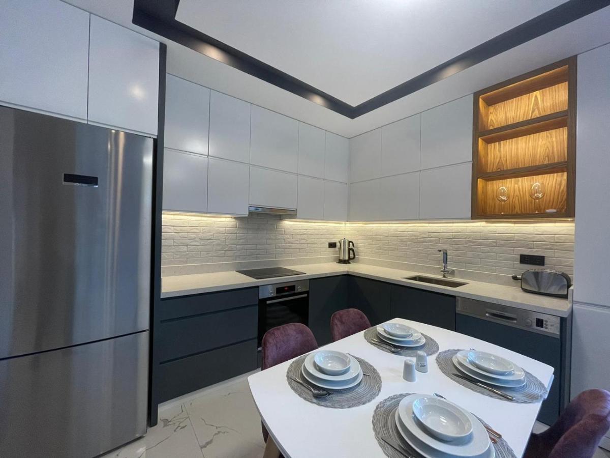 Square Light Apartment *
