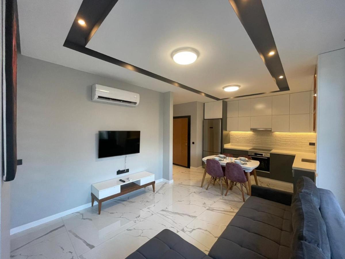 Square Light Apartment