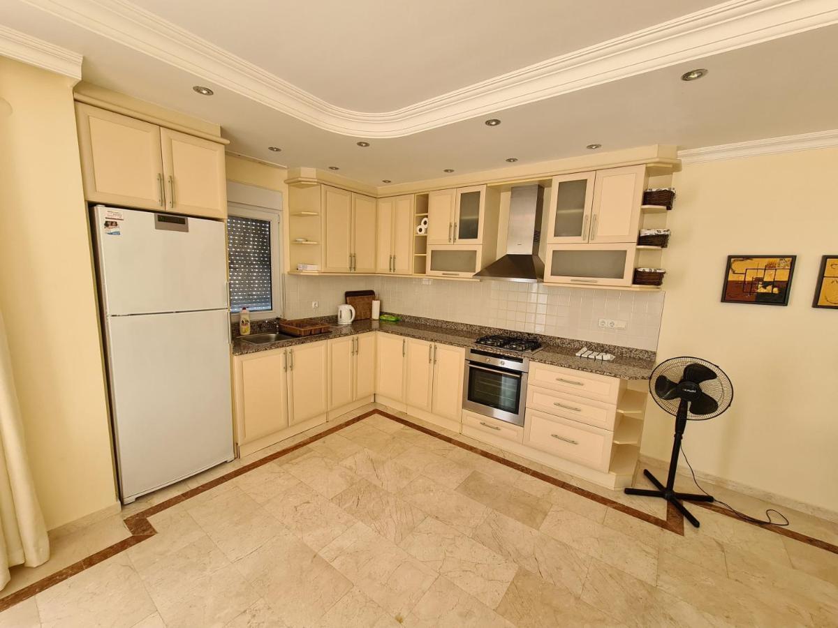 Apartment Lovely 2-bedroom With Pool, Oba District