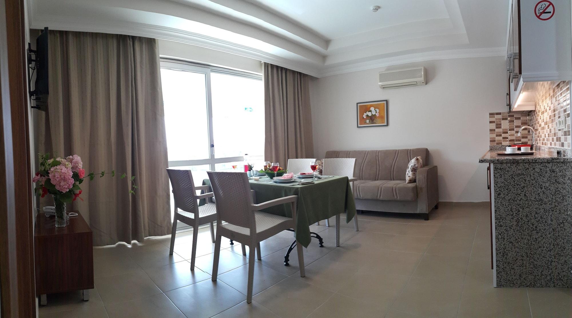 Hotel Midi & 5*