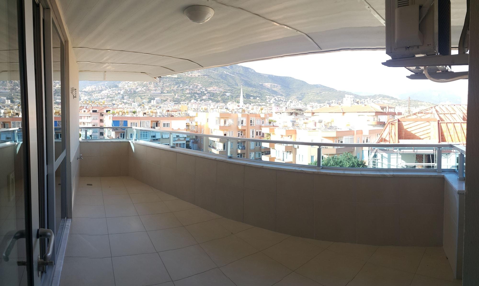 Hotel Midi &