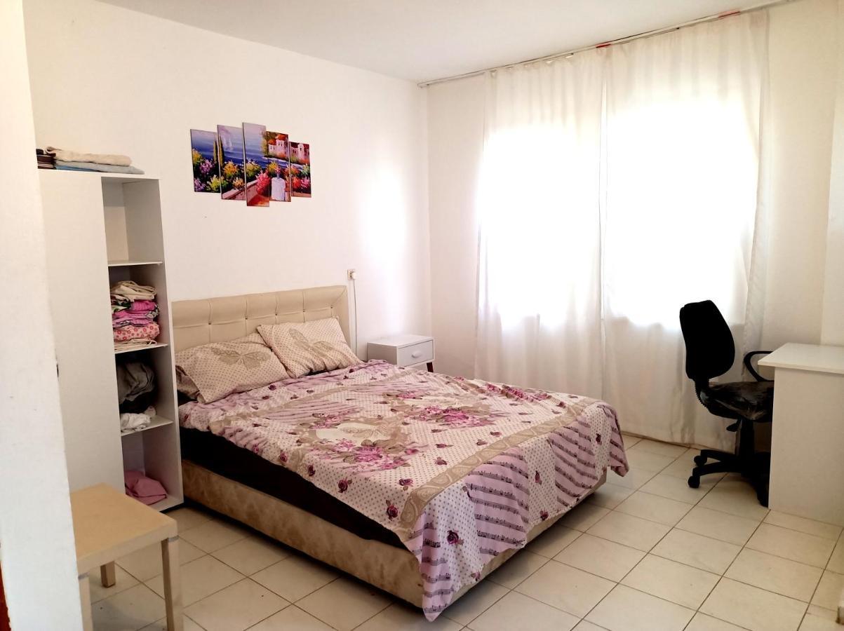 Sultan House: Beachfront With Balcony And Amenities Apartment