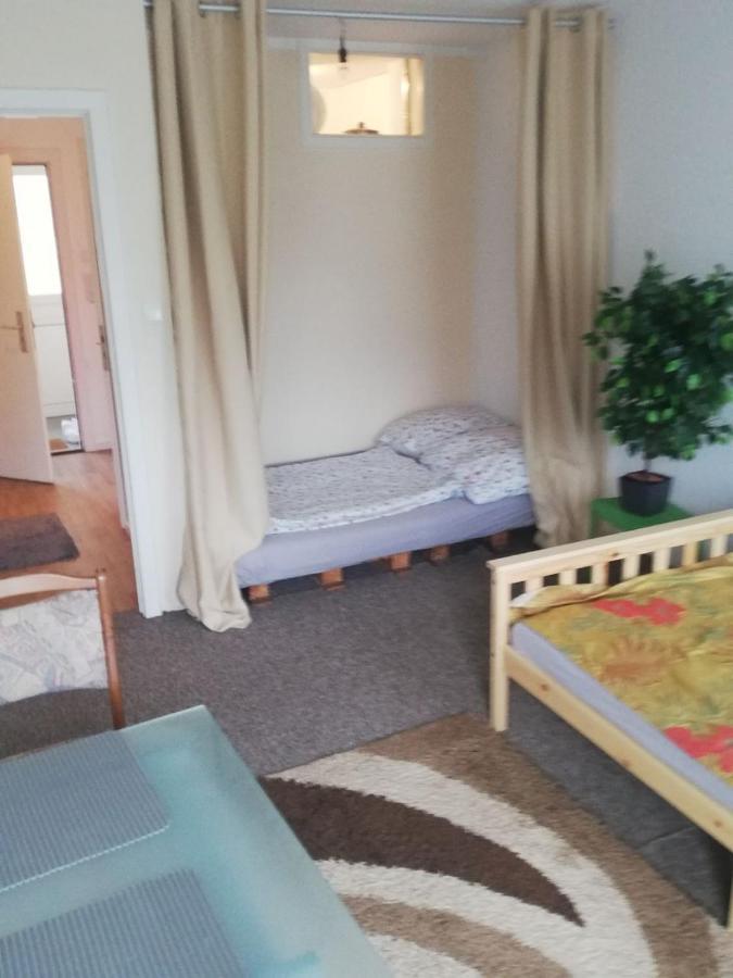 Earthquake S-a-f-e! - Nice Opposite Of Beach With Umbrellas, 3 Bikes, Smart Tv, Full Equipped Kitchen, Free Parking, Own 70mbps Wifi, Pool And Terrace, Play Ground, Barbecue, Table Games, Pick-up Service, Travel Agency Apartment