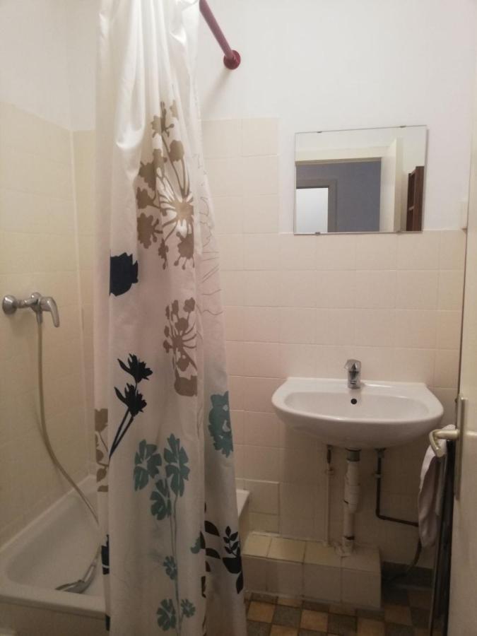 Earthquake S-a-f-e! - Nice Opposite Of Beach With Umbrellas, 3 Bikes, Smart Tv, Full Equipped Kitchen, Free Parking, Own 70mbps Wifi, Pool And Terrace, Play Ground, Barbecue, Table Games, Pick-up Service, Travel Agency Apartment Alanya