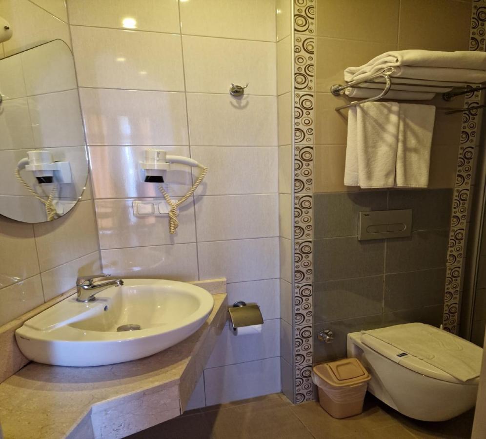 Azak Hotel