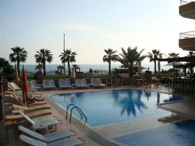 Akya Aparthotel 4*