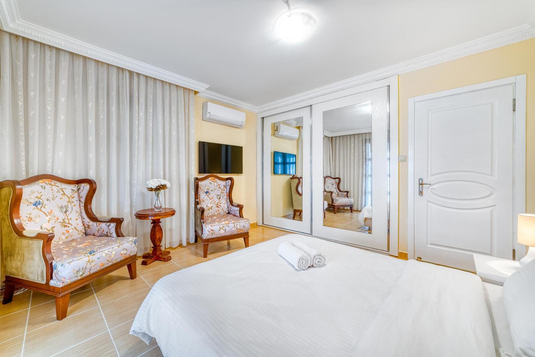 Two Seas Villa *