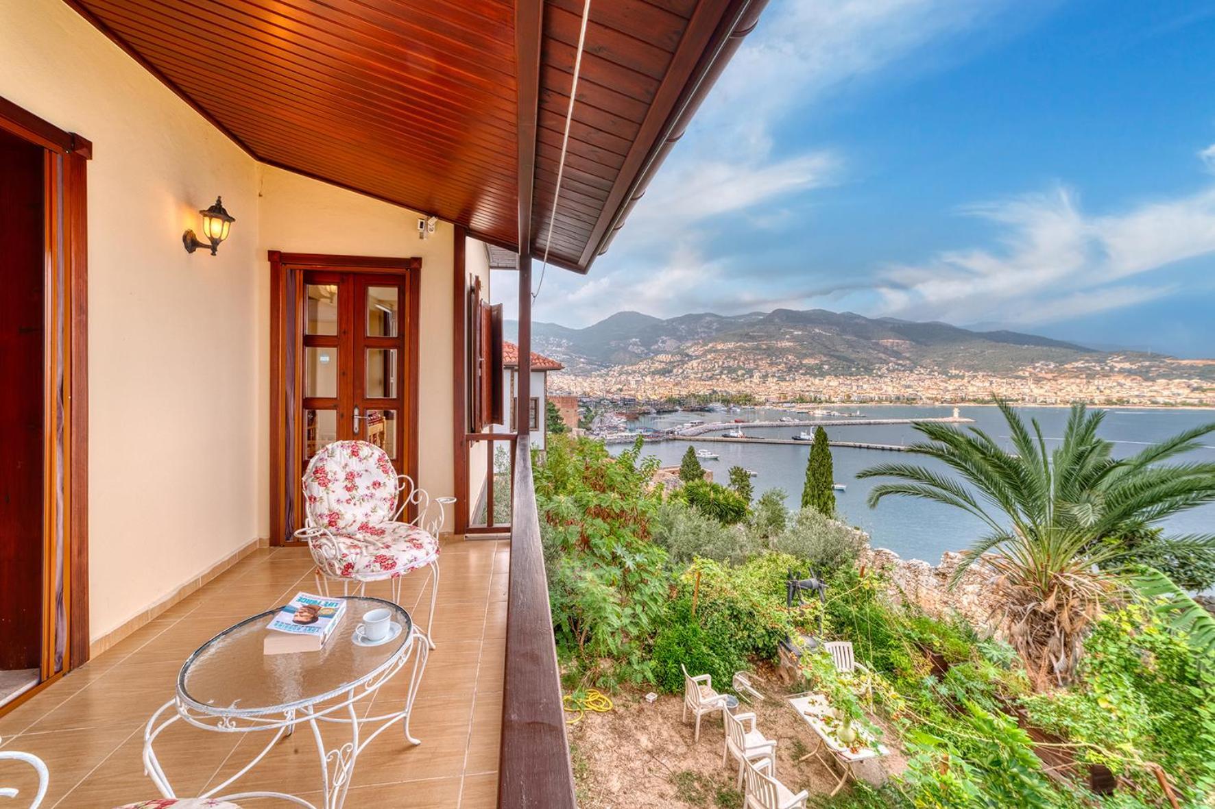 Two Seas Villa *
