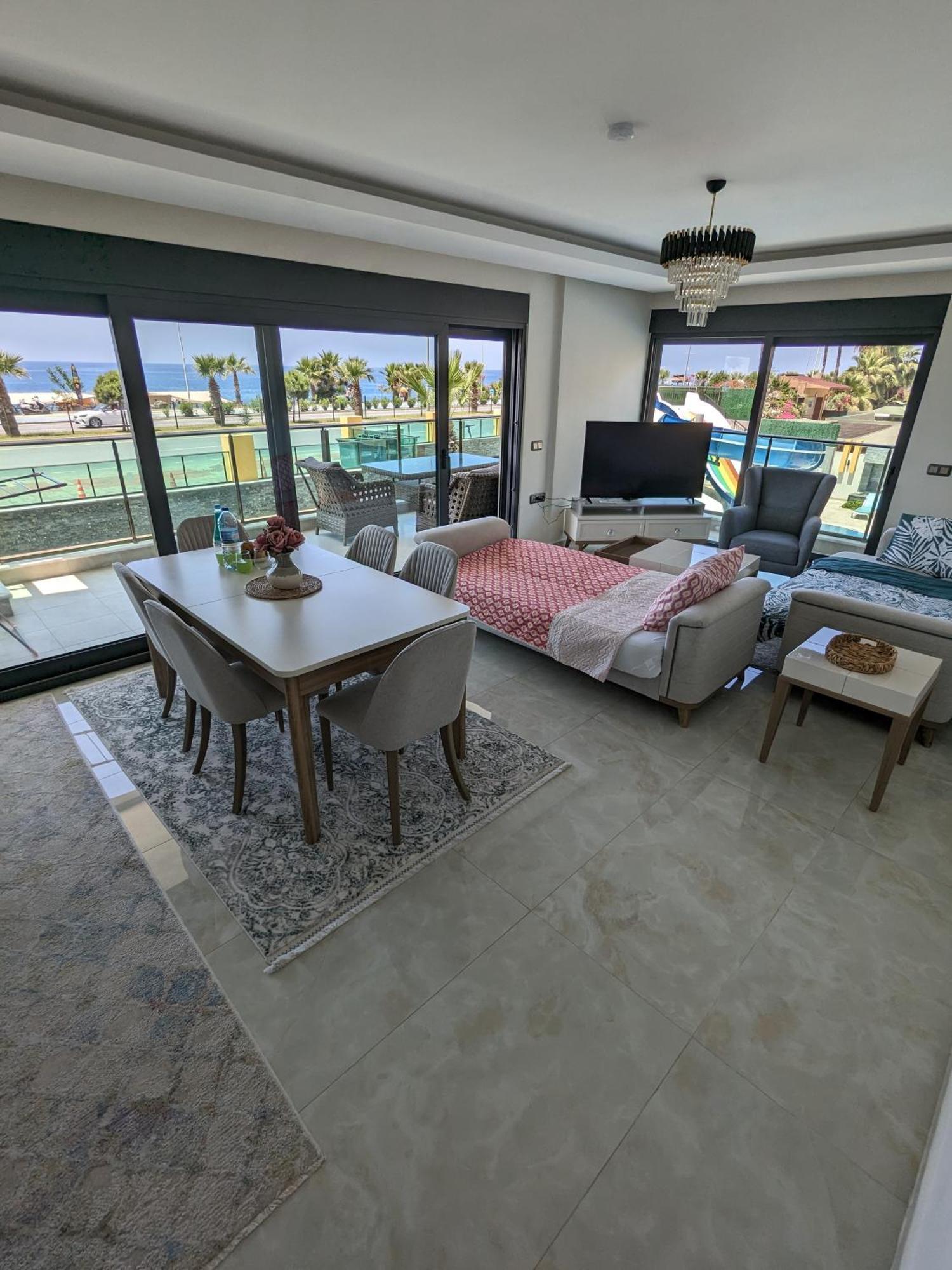 Apartment Luxurious With Sea View And Spa Center