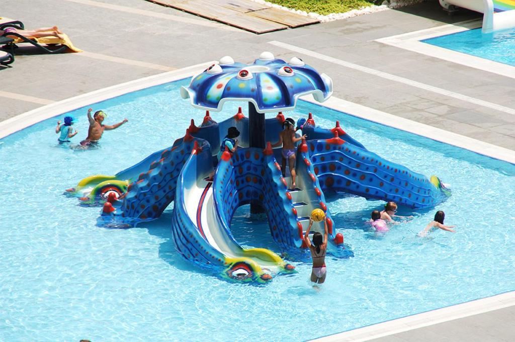 Aparthotel Appartement Goldcity 2 Chambres, Vue Sur Mer, Aquapark Non Inclus