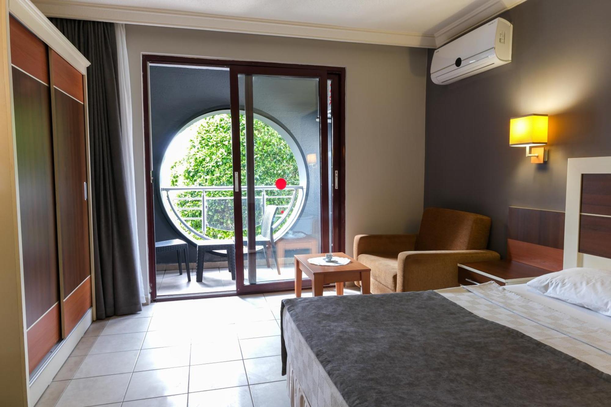 Resort Kaila Krizantem 4*