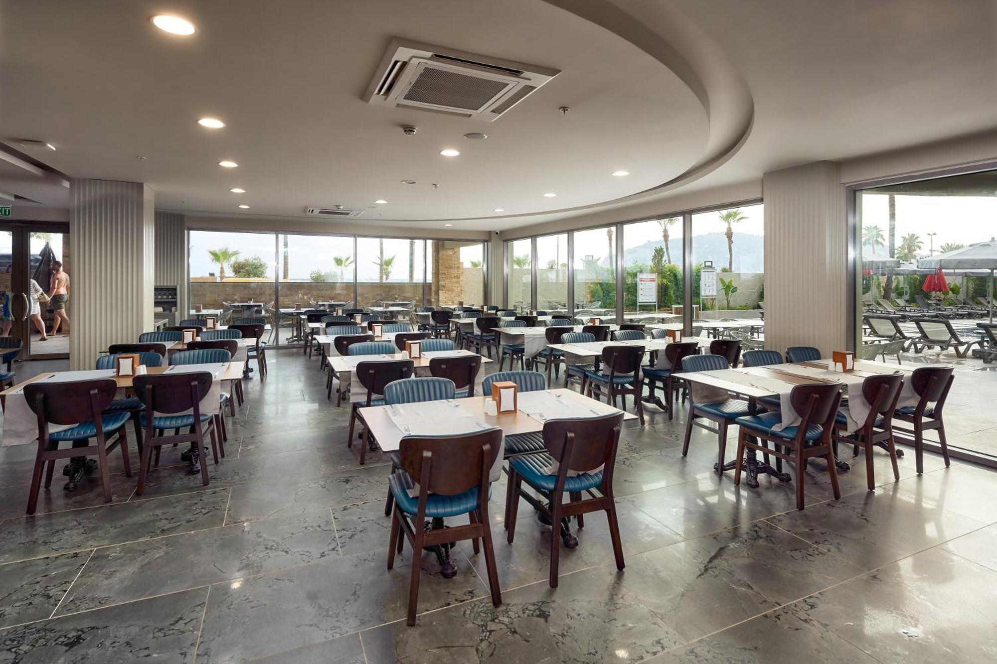 Elysee Hotel 4*
