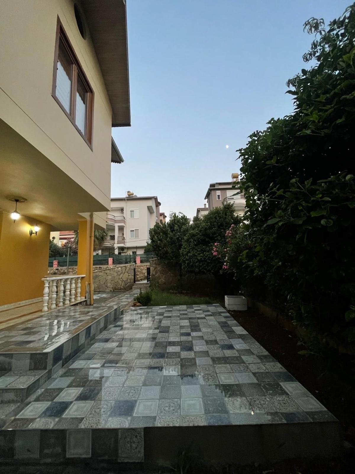 Villa Luxury, 6 Bedroom, 3 Bathroom *