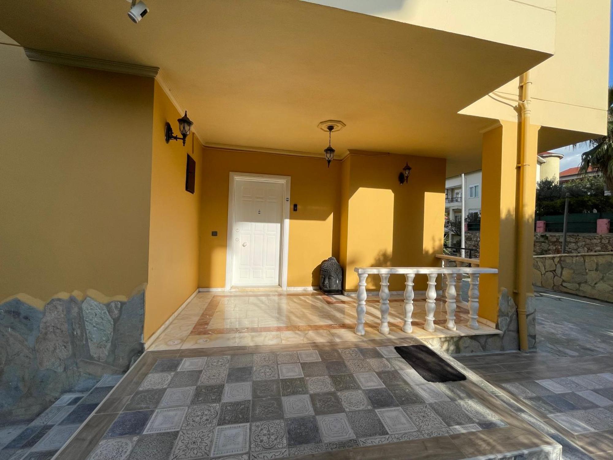Luxury, 6 Bedroom, 3 Bathroom Villa