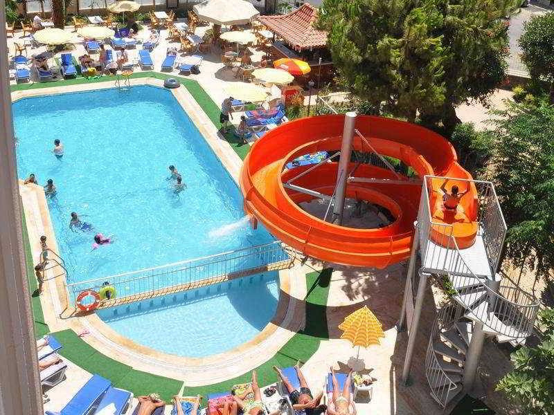 Aparthotel Primera & App