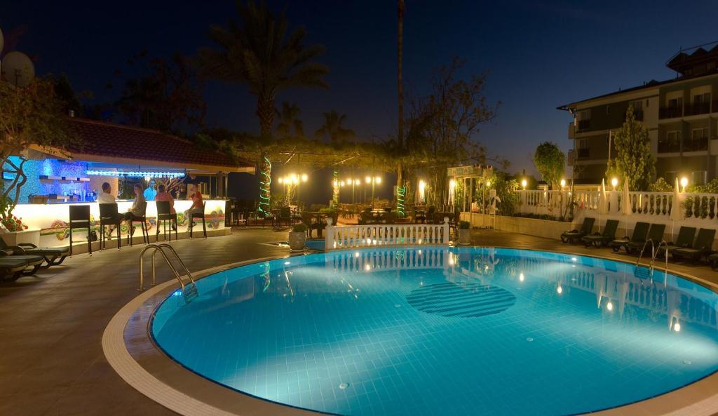 Azak Hotel 3*