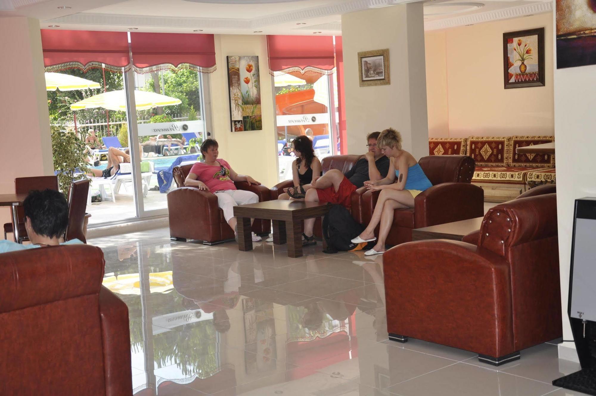Aparthotel Primera & App 3*