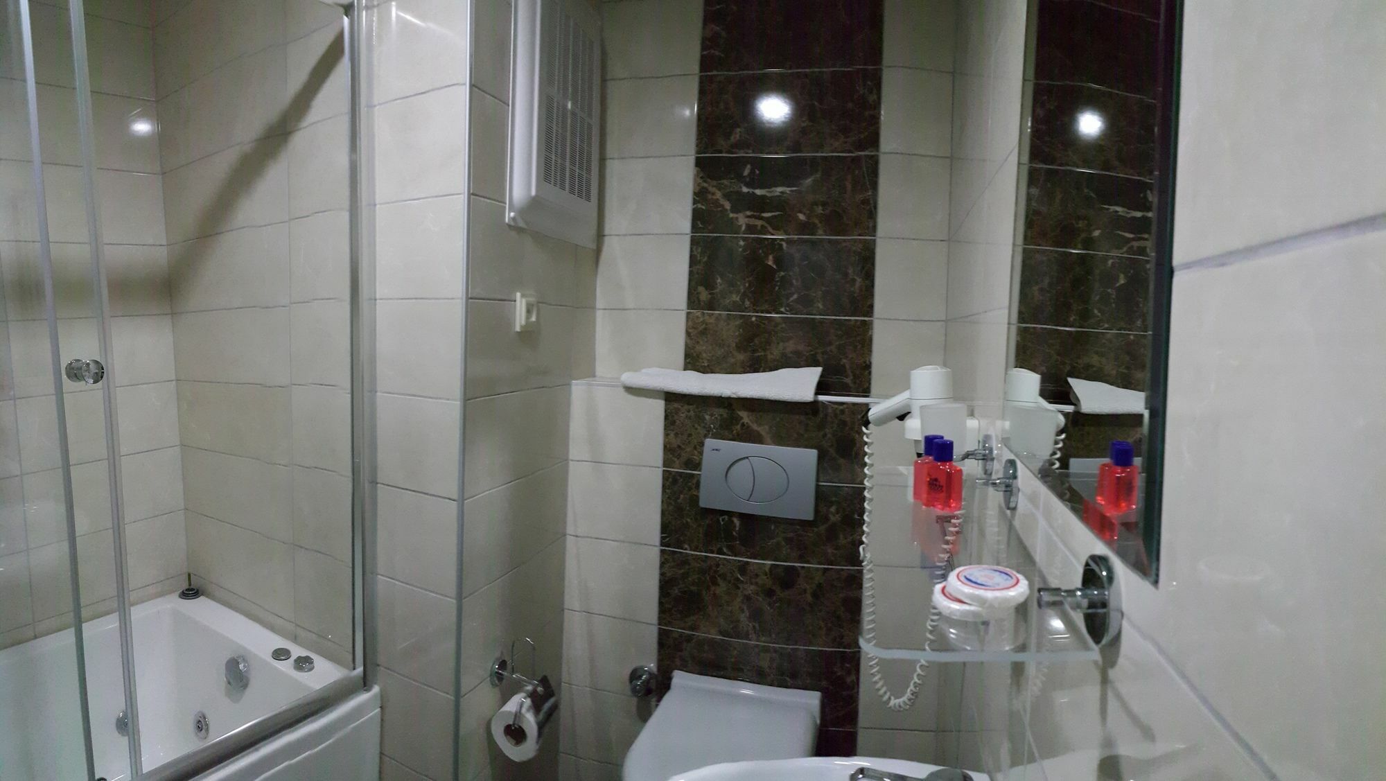 Hotel Midi & 5*