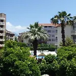 Boulevard Hotel