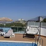 Villa Carlijn met prive-zwembad, veel privacy en panoramisch uitzicht op zee, op luxe resort