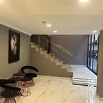 Karikatuer Bi Hotel