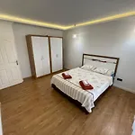 Sa Apartments! 150M To The Beach