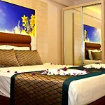 Opia Hotel