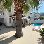 Villa Mit Einzigartigem Ausblick