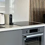 Modern Brand New Apartment With Pool & Cleopatra Beach