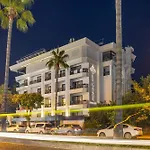 Demanor Hotel Adult Only