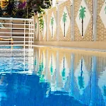 Anna Queen Hotel