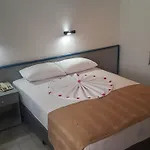 Hotel Midi
