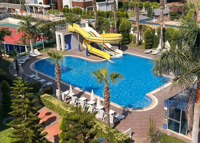 Penthouse 4 Bedrooms, 1 Living Room, To The Sea 7 Minutes Walk