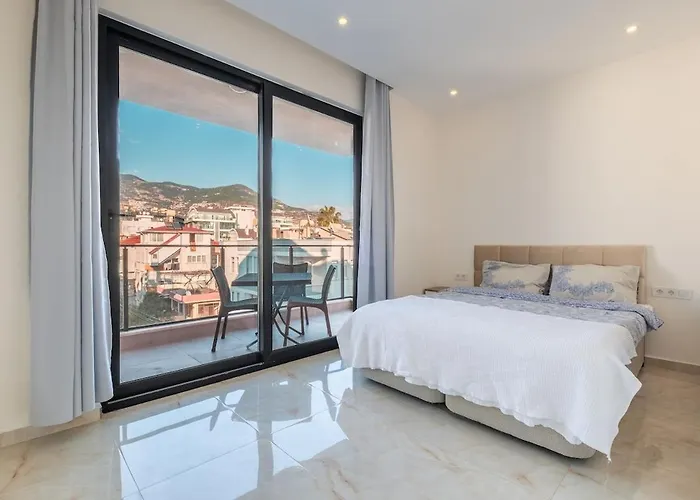 Duplex In The Heart Of Cleopatra, 200M To The Beach