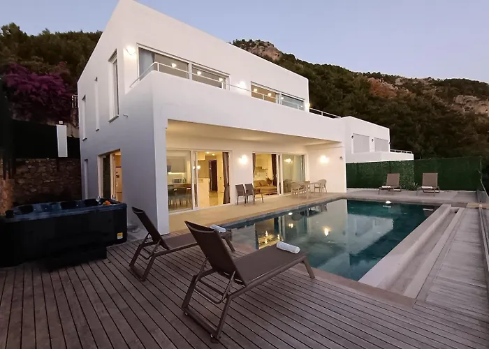Charming Villa With A Pool