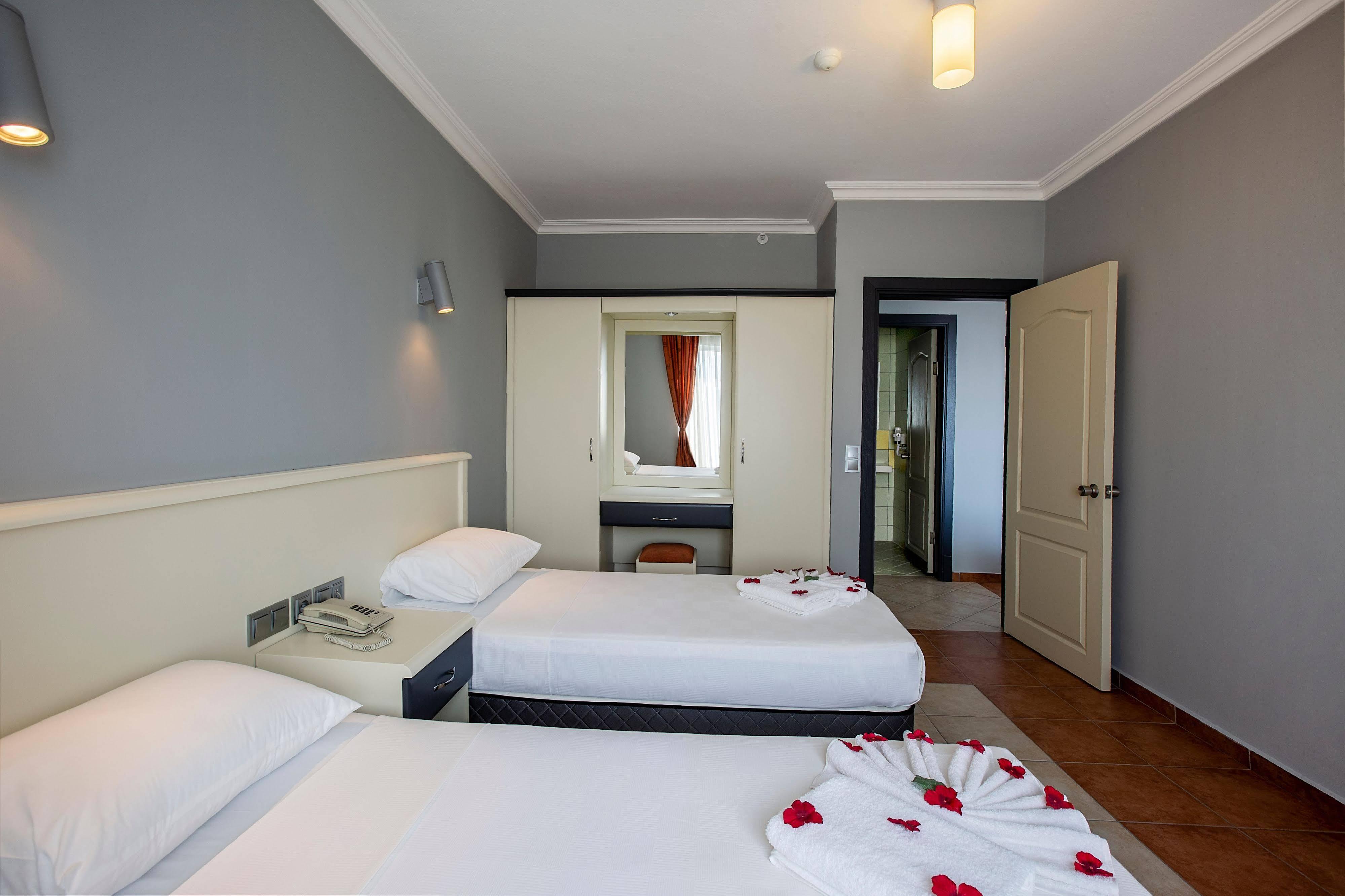Royalisa Hotel 3*