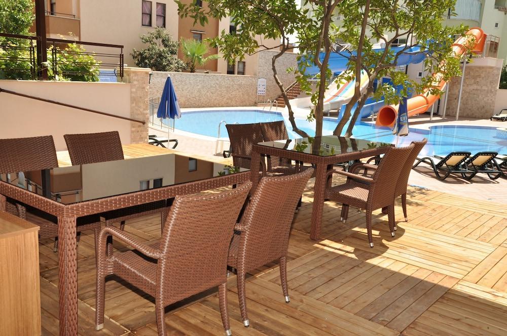Almera Park Aparthotel